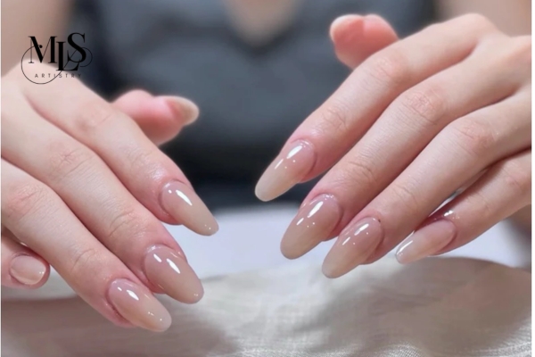 The Best Styles for Slim, Wide, or Petite Hands