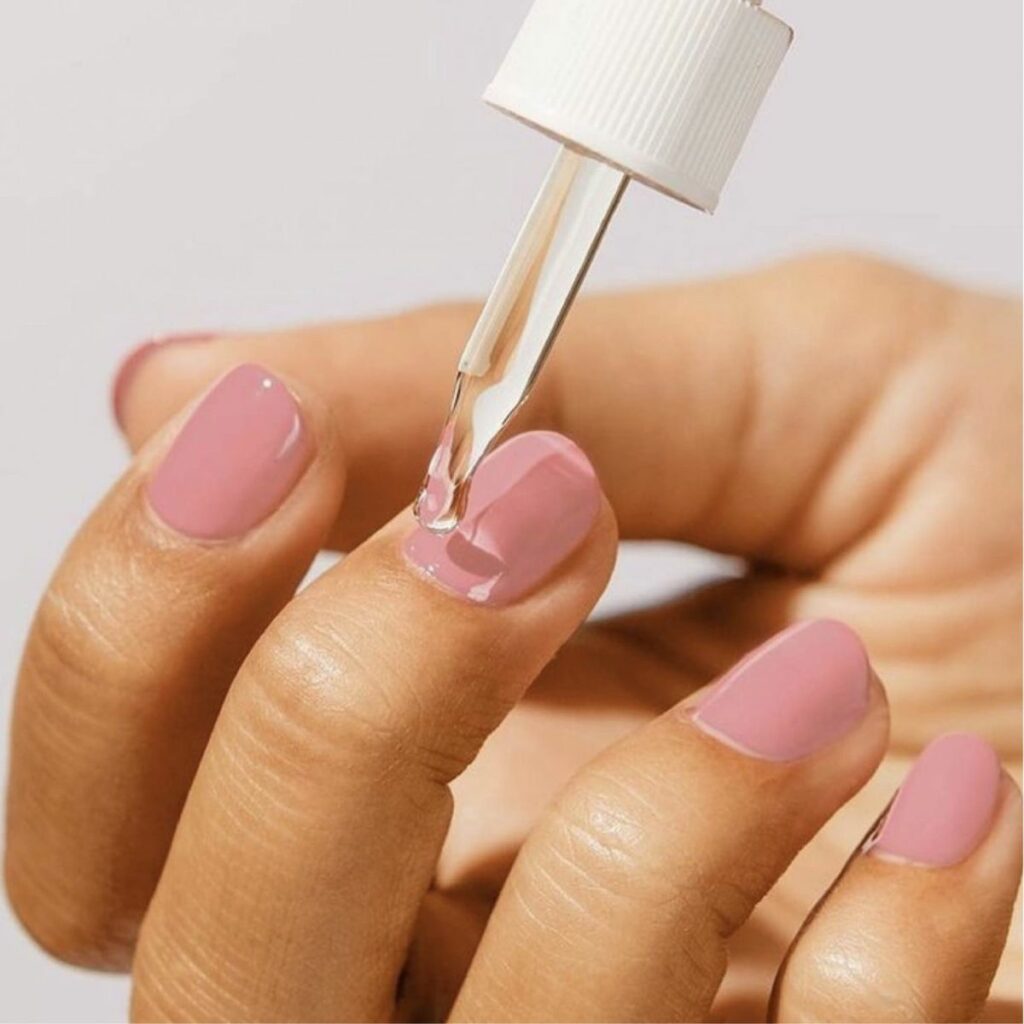How to Keep Nails Healthy While Wearing Gel